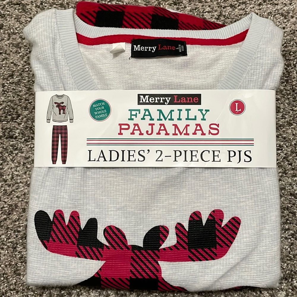 NWOT Women’s 2-Piece Christmas Pajamas